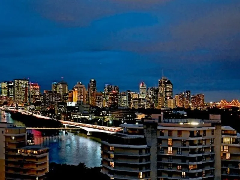 Fully Furnished & Equipped Two Bedroom Unit with Fabulous City, Bridge & River Views