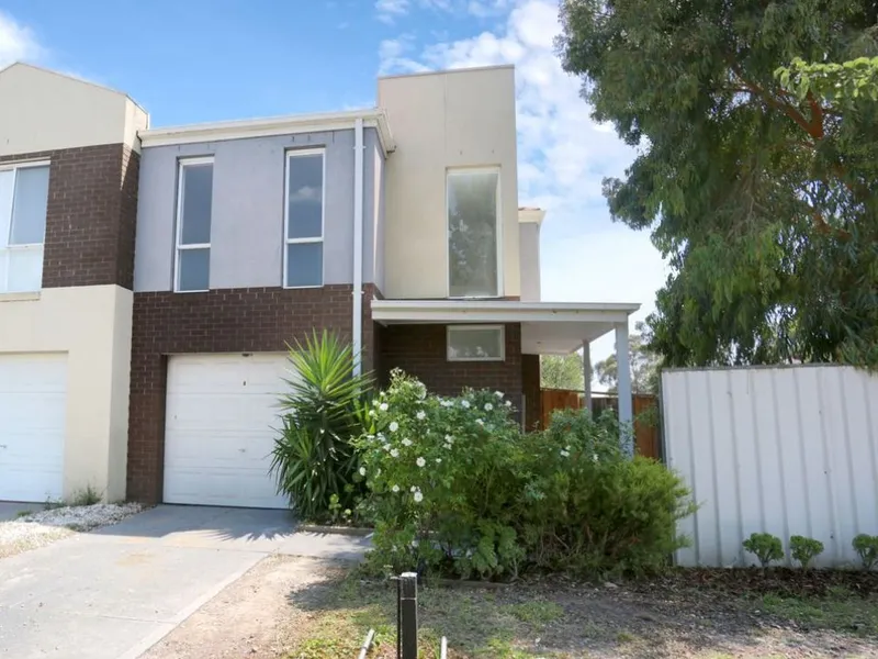 Spacious Family Home In Roxburgh Park