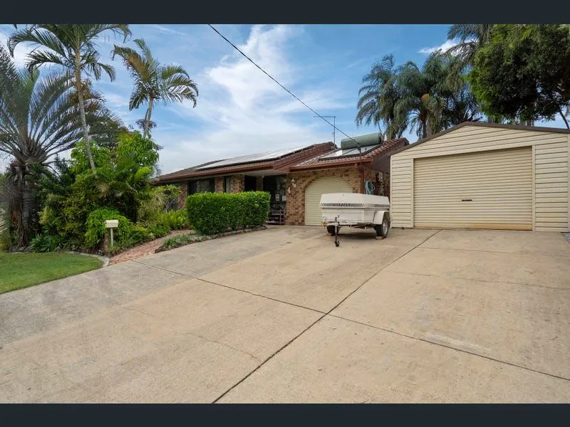CHARMING FAMILY HOME WITH STUNNING GARDEN!