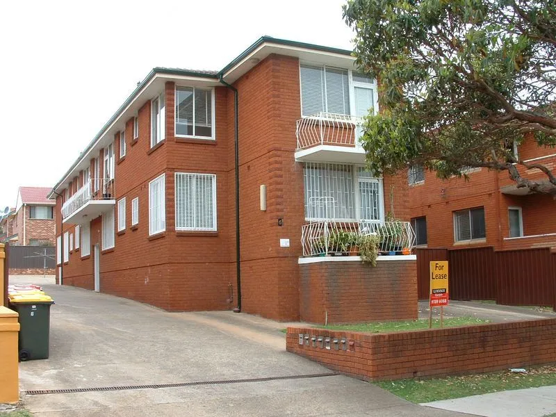 2 BEDROOM UNIT IN A QUIET LOCATION