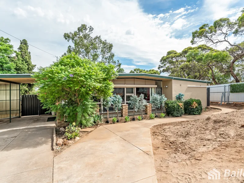 UNIQUE FAMILY HOME ON HUGE BLOCK WITH GRANNY FLAT