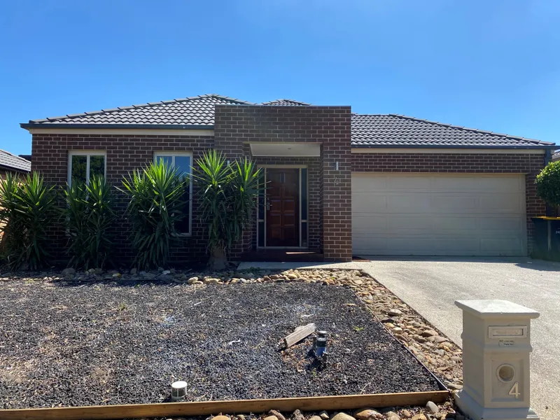 CONTEMPORARY SPACIOUS 4 BEDROOM HOME!!