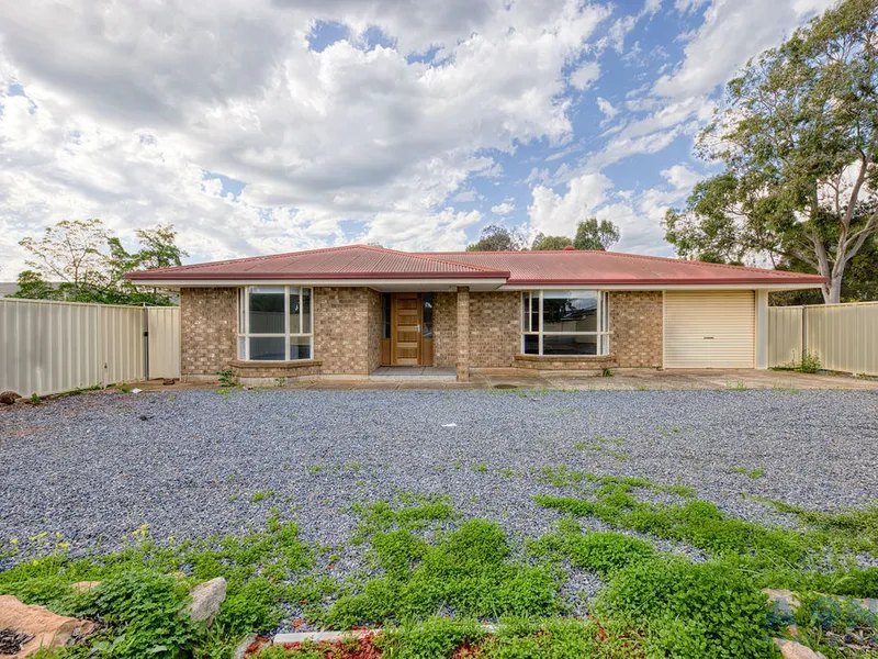 Spacious 4- Bedroom Family Home in Munno Para