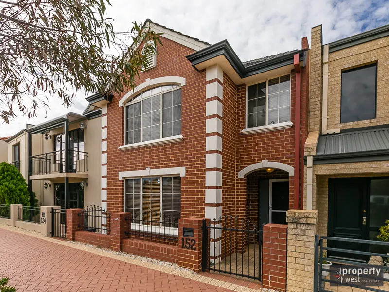 JUST REDUCED - QUALITY 3 X 2 TOWNHOUSE