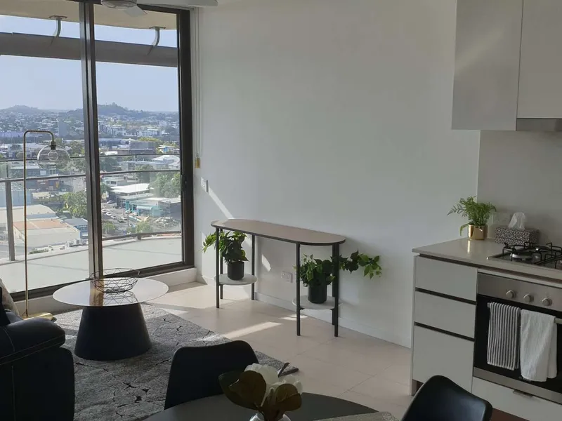 LAGUNA LEVEL 15 - 2 BEDROOM 2 BATHROOM APARTMENT WITH GREAT VIEW