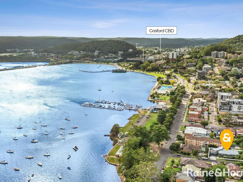 Designer Home In Waterside Location