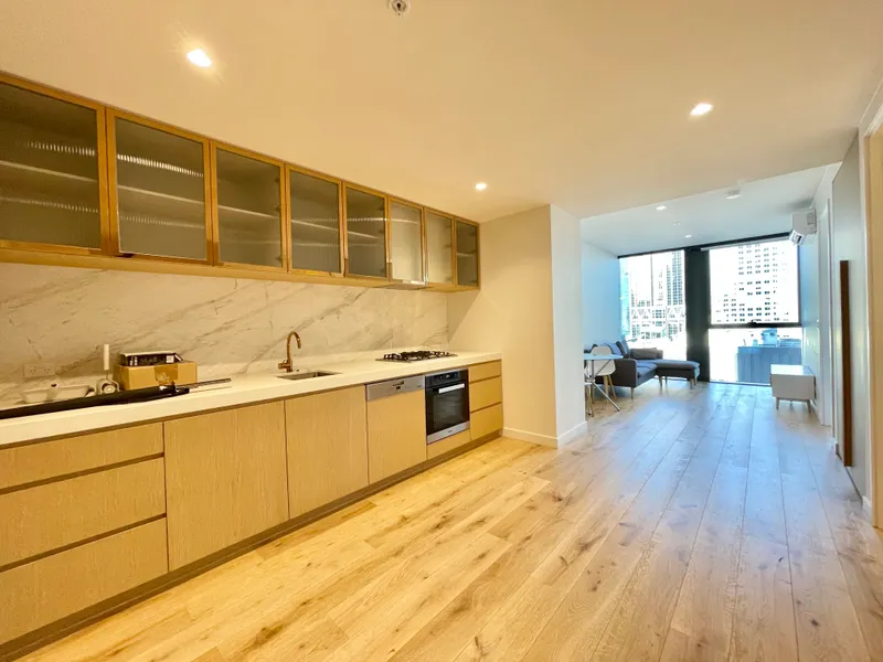 Nearly new apartment in Collins House