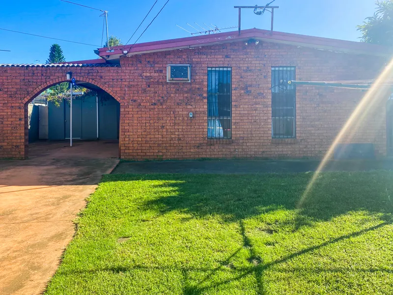 Well-Presented 3 Bedroom Family Home + Outside Retreat Room 