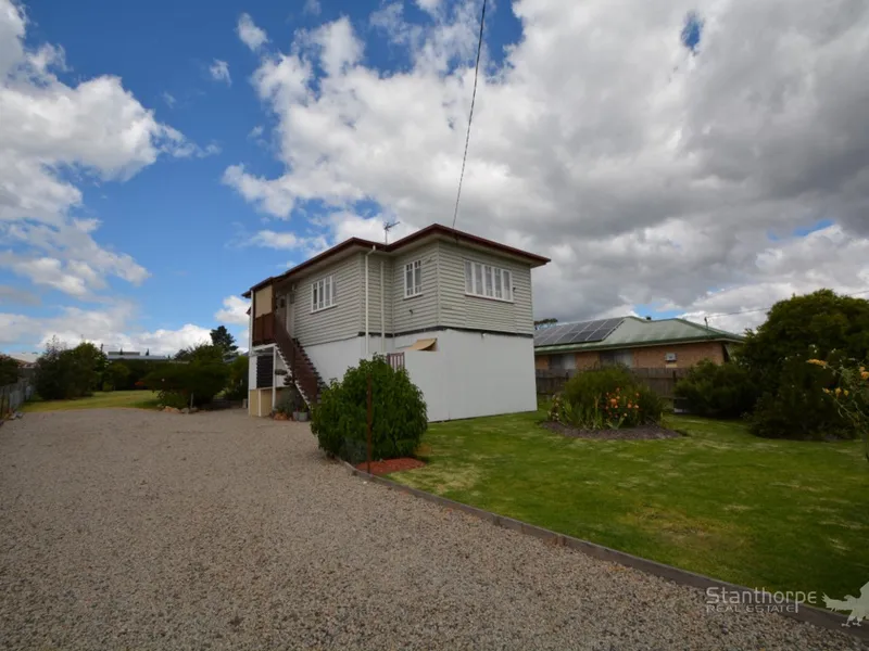 THULIMBAH – BEAUTIFULLY RENOVATED 3 BEDROOM HOME – ¼ ACRE WITH VIEWS