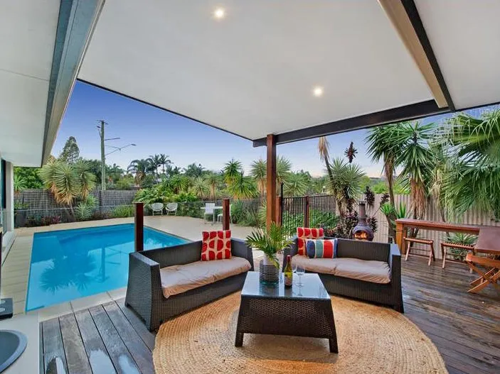 Large Family Living With Pool!