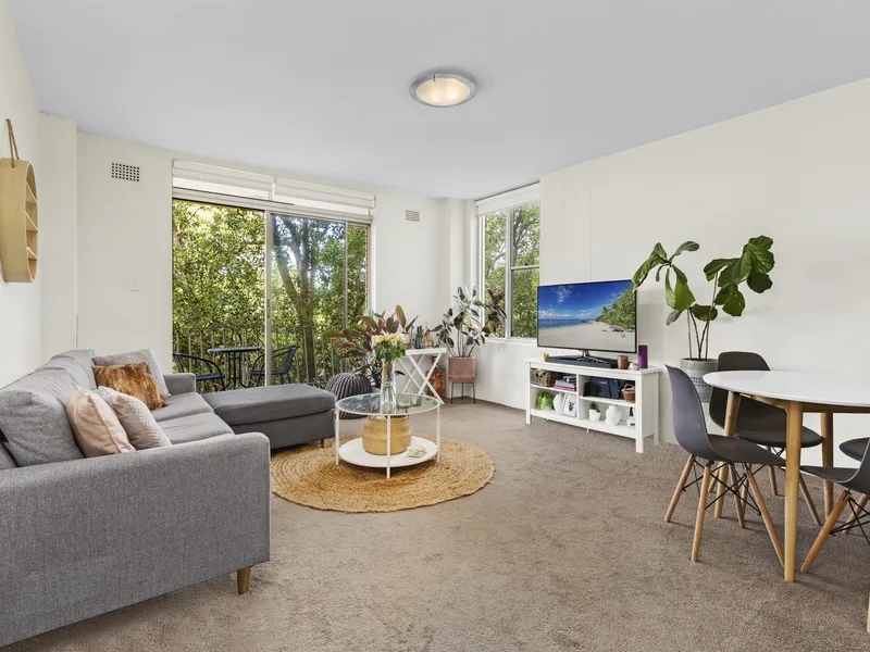 Lovely 2 Bedroom apartment with views and location