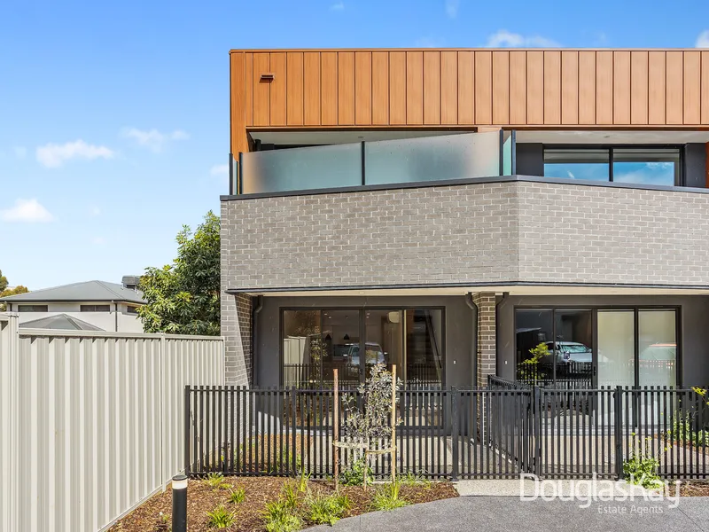 Premium Home In Sunshine CBD.