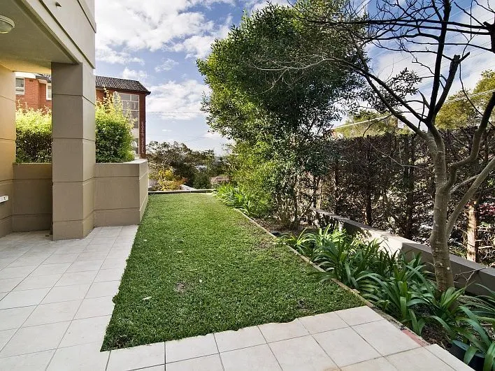 Modern garden apartment in prized position