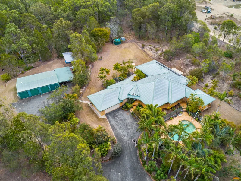 Over 10 acres in the middle of Everything !!!
