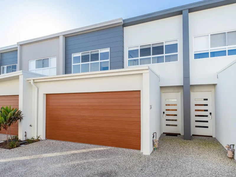 MODERN TOWNHOUSE WITH MARINA BERTH