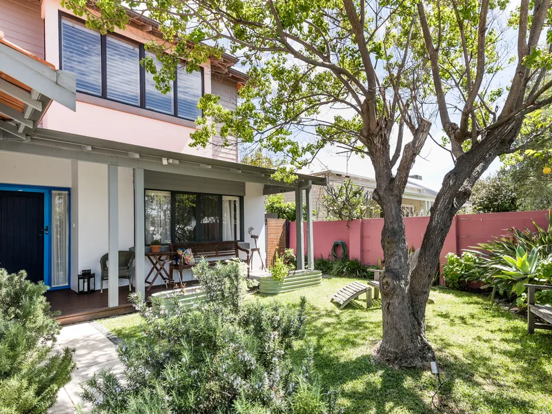 'Beachside Entertainer'