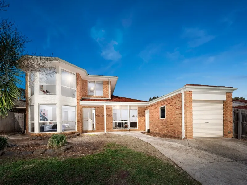Fully Renovated - Walk To RMIT!