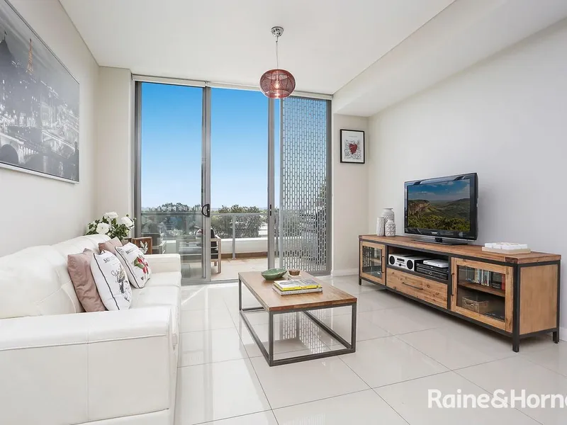 Oversized Modern Three Bedroom Apartment