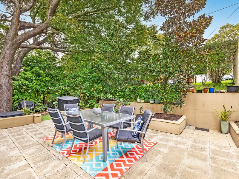 Spacious Garden Apartment In Beach Locale