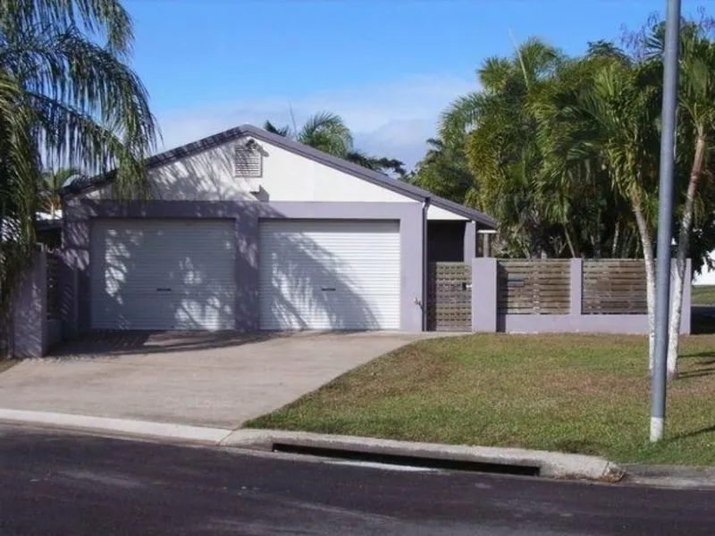 PRIVATE & PEACEFUL IN SMITHFIELD!!!