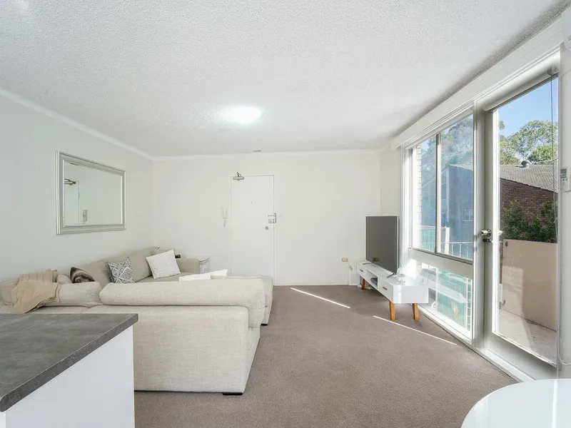 Spacious Modern Top floor apartment