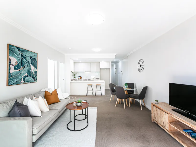 North Facing 3 Bed plus study Apartment in the heart of 