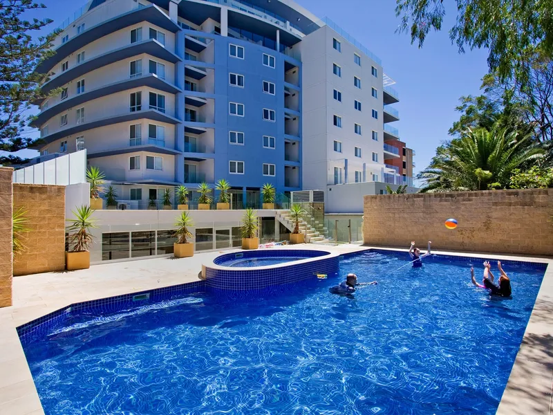 Fully Furnished 2 Bedroom Garden Apartment