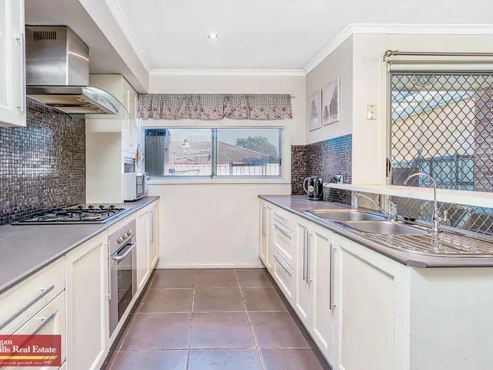 IDEAL FIRST HOME / CLOSE TO STATION AND SCHOOLS