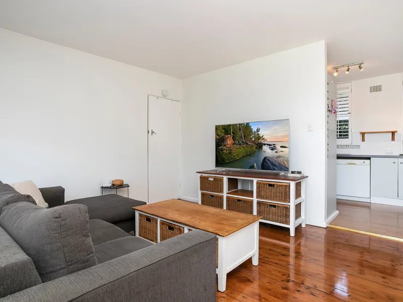 Sunlit apartment moments from Freshwater village