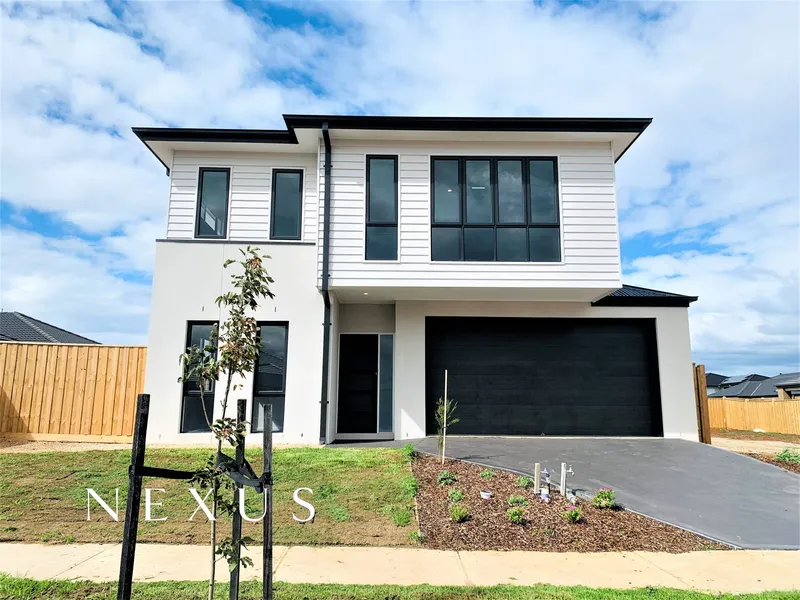 BRAND NEW STYLISH MODERN LIVING