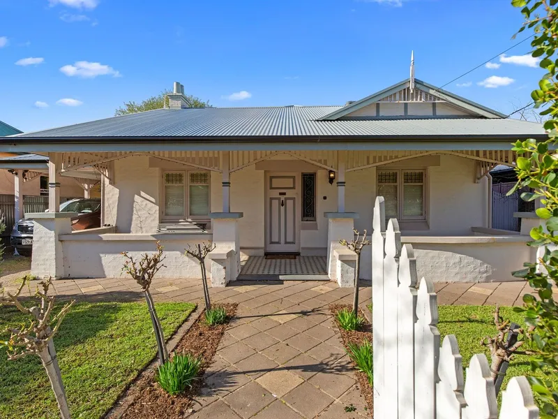 Stunning Home! 6 or 12 month lease available