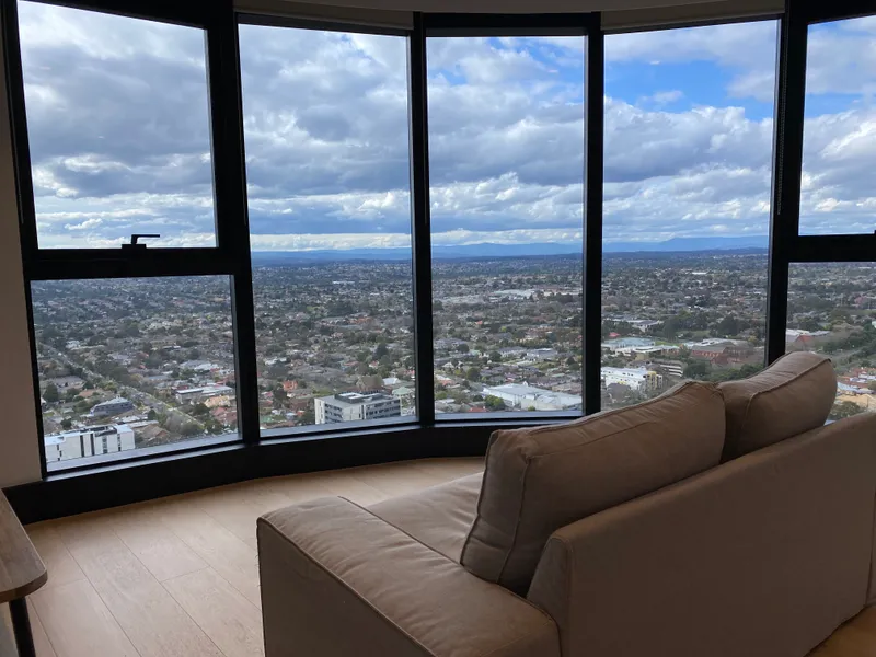 2b2b1c Central location offering comfort and convenience