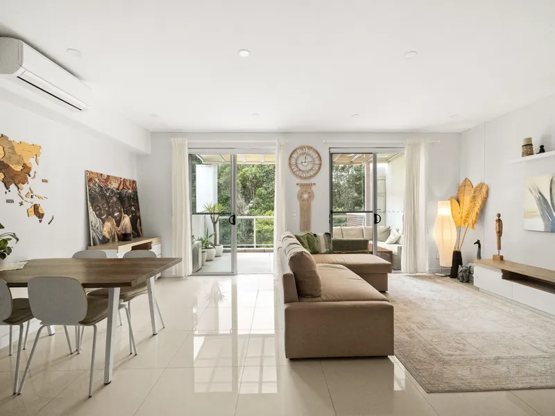 Charming two-bedroom with spacious balcony overlooking nature