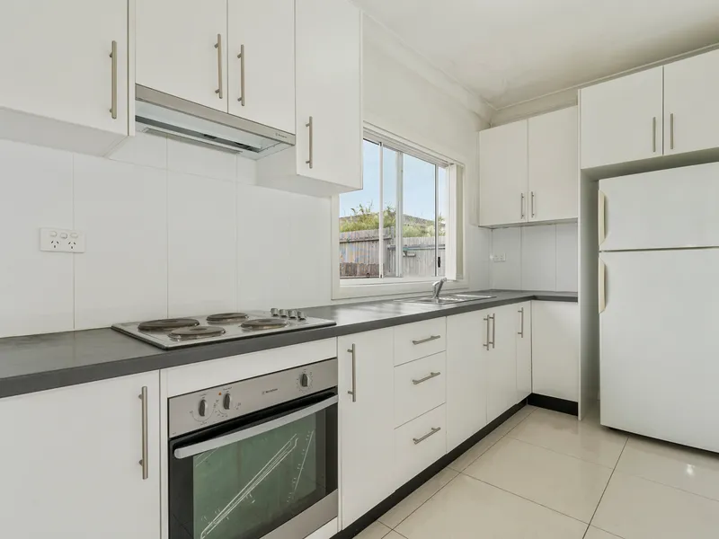 SPACIOUS TWO-BEDROOM GRANNY FLAT