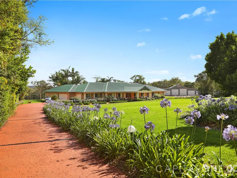 Large cattle stud with four dwellings