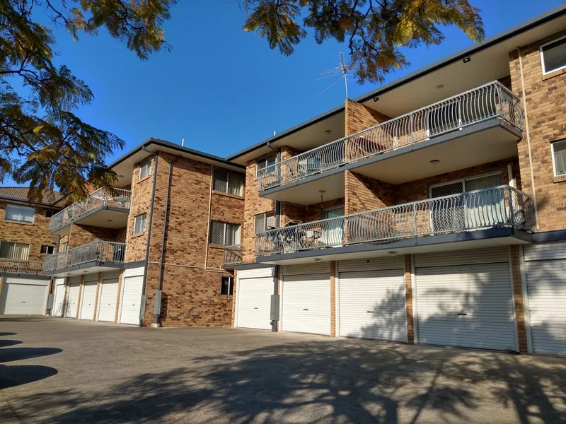 Two Bedrooms Apartment for sale in  Greenslopes