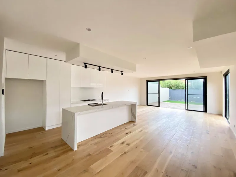 BRAND NEW 4 BEDROOM + STUDY TOWNHOUSE WITH PARK VIEWS! | HODGES CAULFIELD