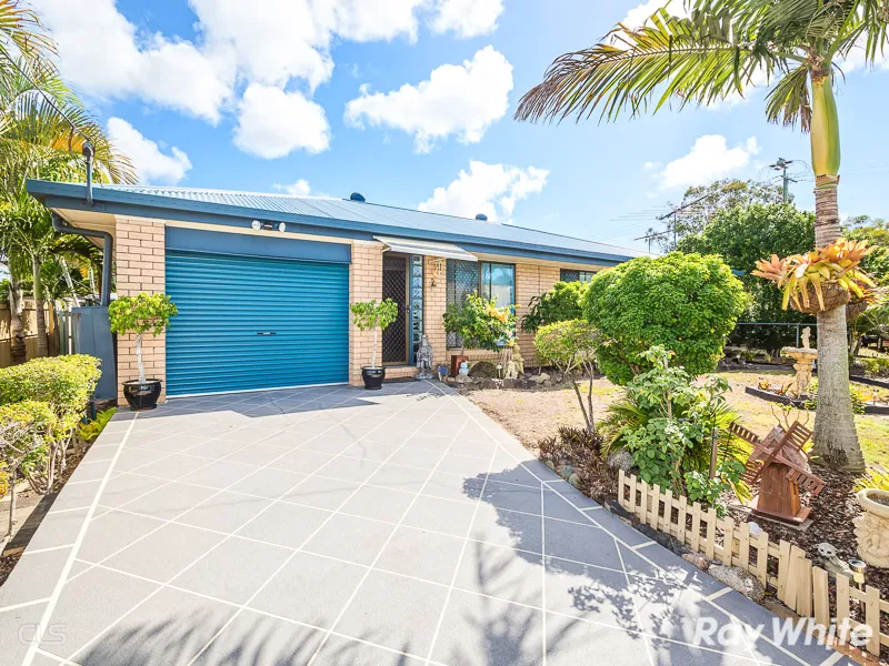 3 Bedroom home walking distance to shops and schools