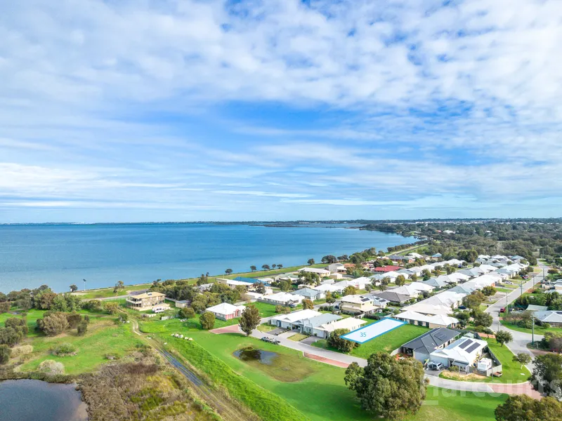 Water Views Nestled Between the Estuary and River!