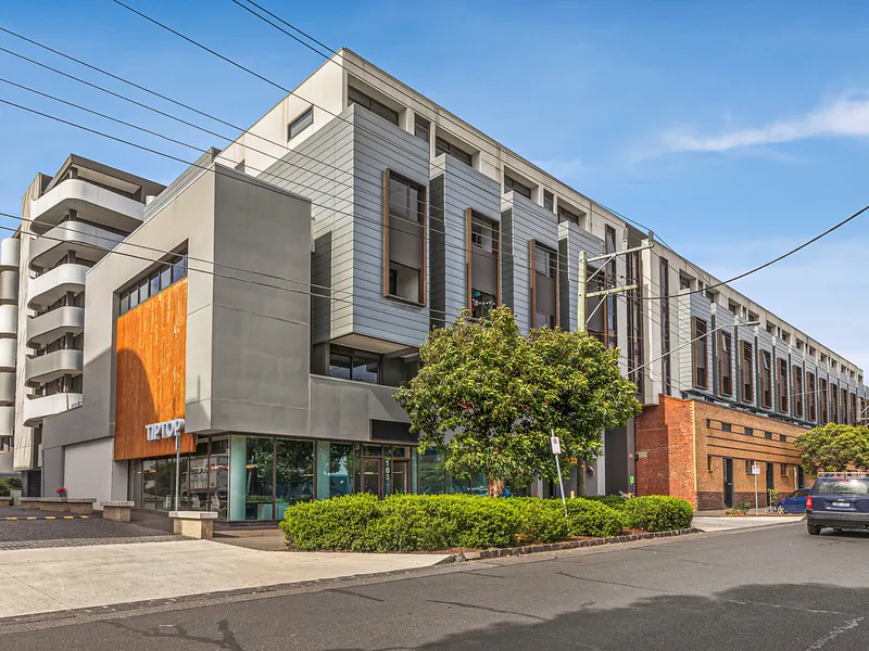 Secluded Space and Style with a Top-Floor Outlook