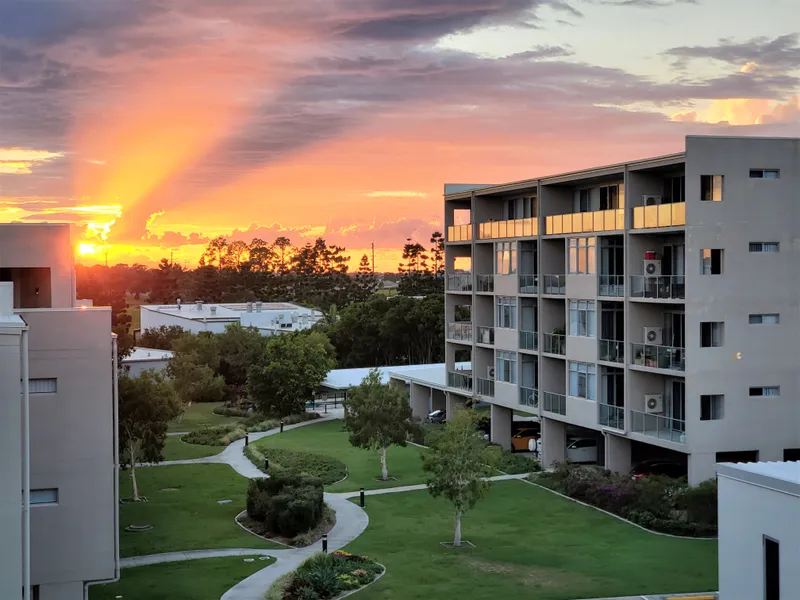 UNBELIEVABLE LOW PRICE FOR A SPACIOUS APARTMENT CLOSE TO EVERYTHING IN NORTH LAKES 