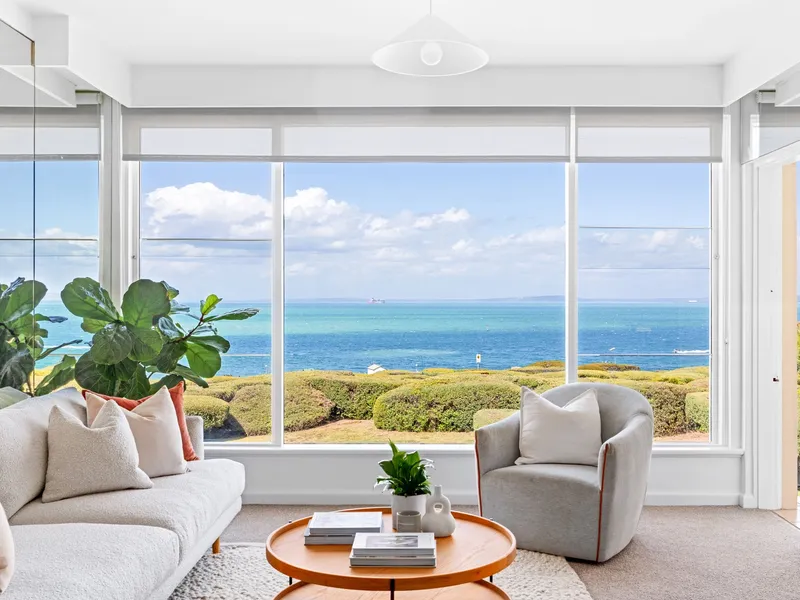 Spectacular Waterfront Living in an Idyllic Setting