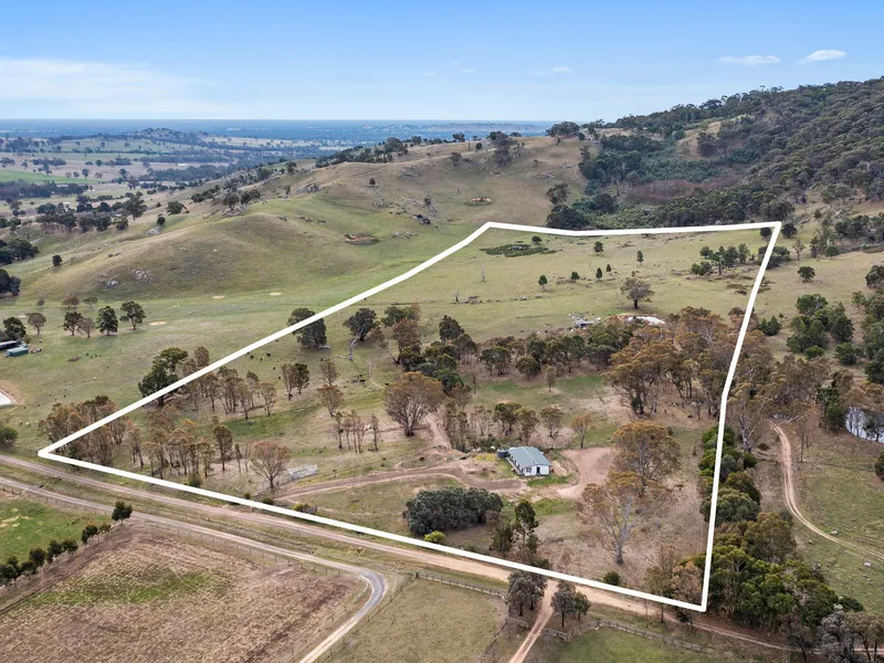 Unrivalled Views and Prime Creightons Creek Location