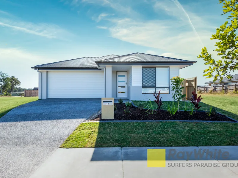 BEDROOM HOME IN PIMPAMA VILLAGE!