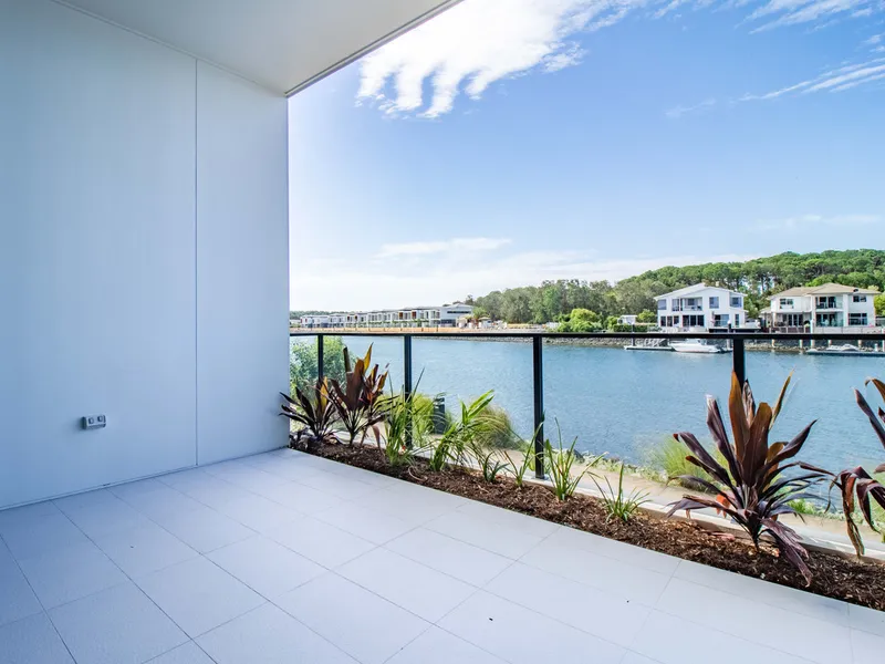 Luxurious, Near New Townhouse in Cova - Modern Living at its Finest - Hope Island