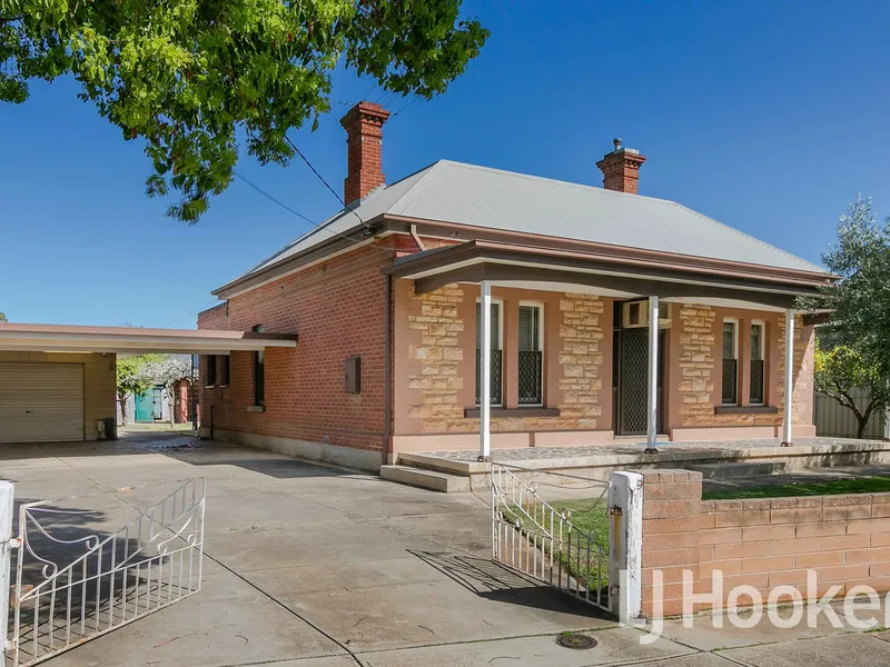 SPACIOUS VILLA WITH HISTORIC CHARM