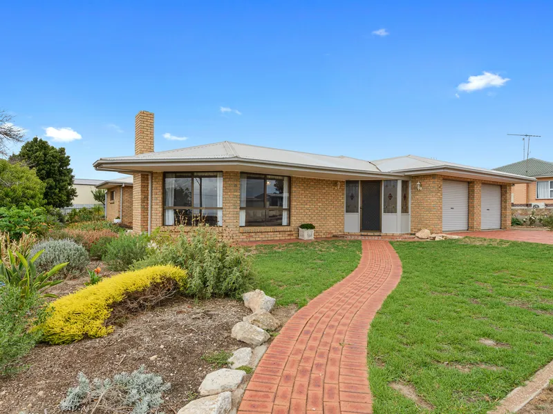 Exceptional living, in an exceptional location!