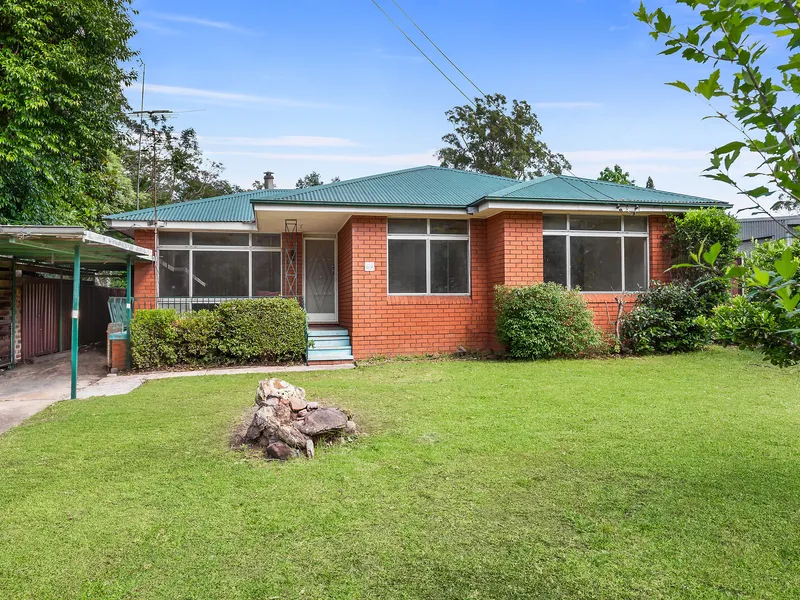 Glenbrook Village Side - The block is the star here, 1012m2, flat & level. Is this where you site your dream build ?