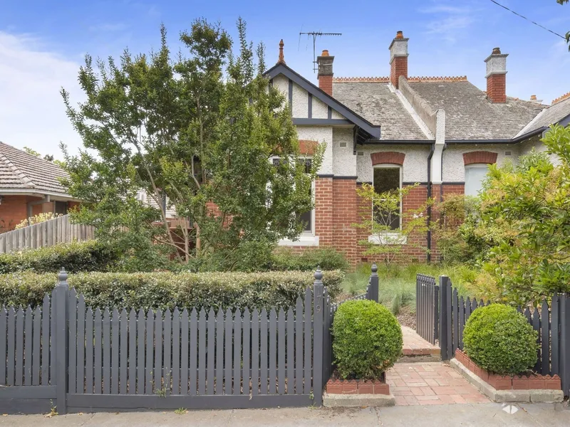 Outstanding Edwardian Home, Moments To All Amenities