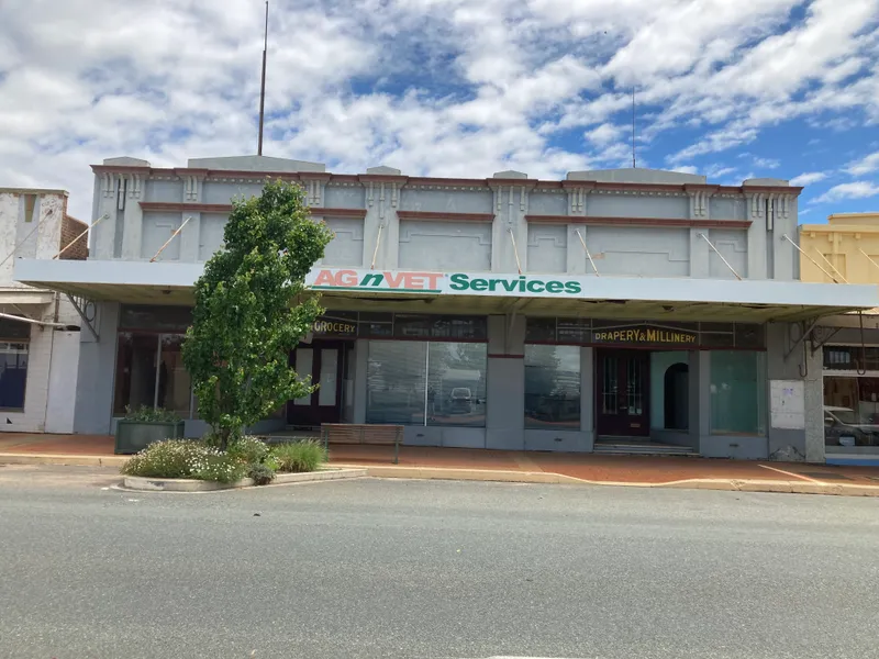 Massive Commercial or Storage Premises